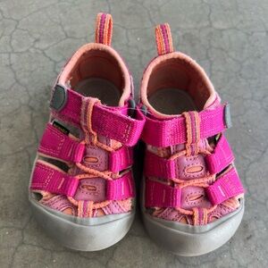 Keen sandals. Toddler. Size 5
